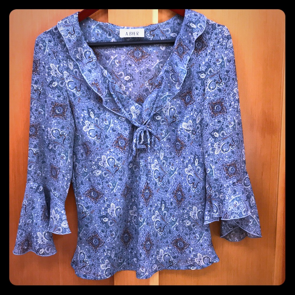 Flair 3/4 sleeve ruffle collar blouse